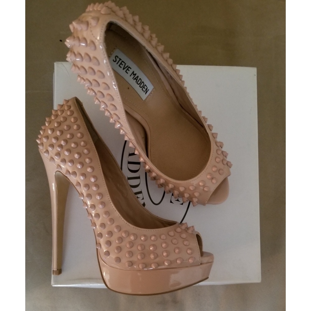 Steve Madden Andiie Spiked pumps in Blush Sz 8.0